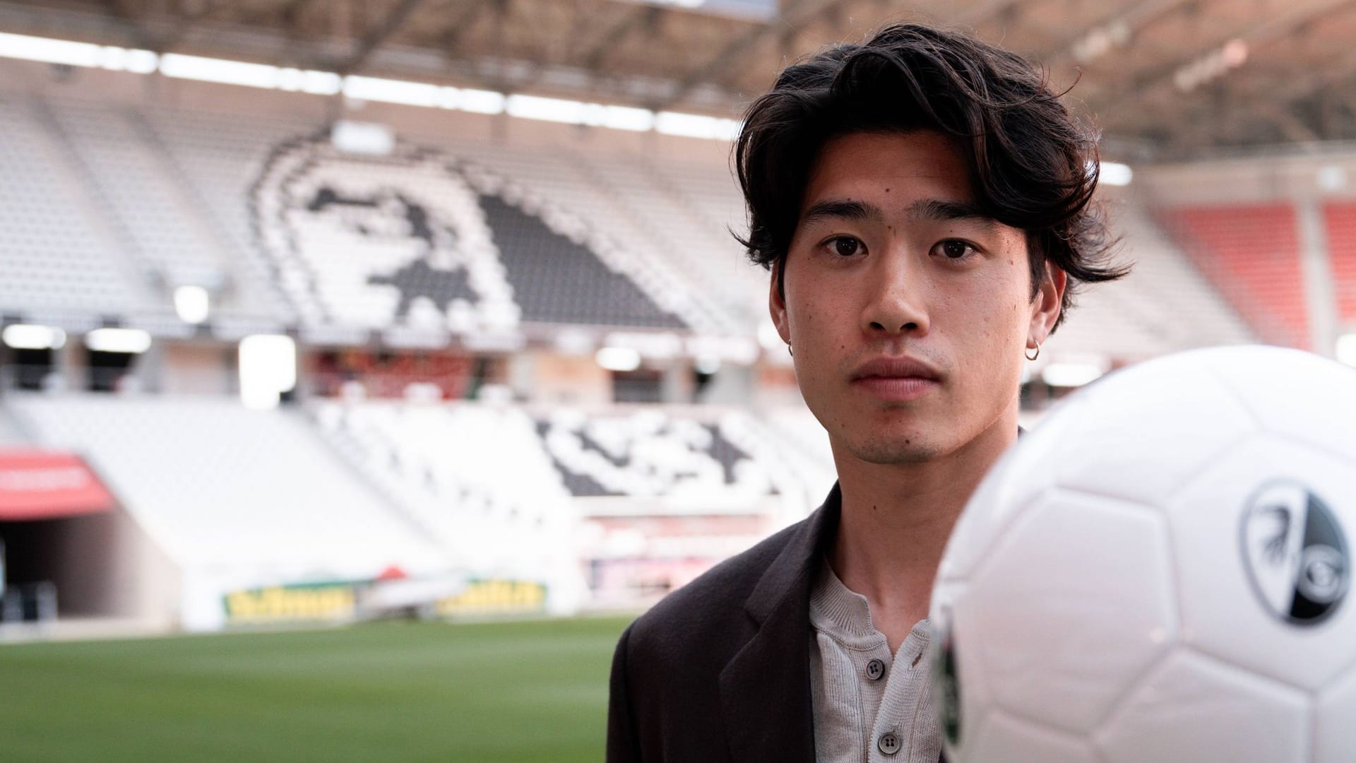 Yuito Suzuki: Er spielte unter anderem für Bröndby und in Straßburg. Yuito Suzuki: Er spielte unter anderem für Bröndby und in Straßburg.