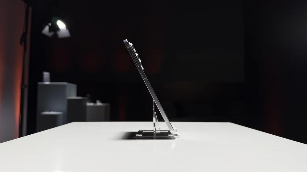 Samsung Galaxy S25 Edge: Nur 5,8 Millimeter misst das Galaxy S25 Edge im Profil.