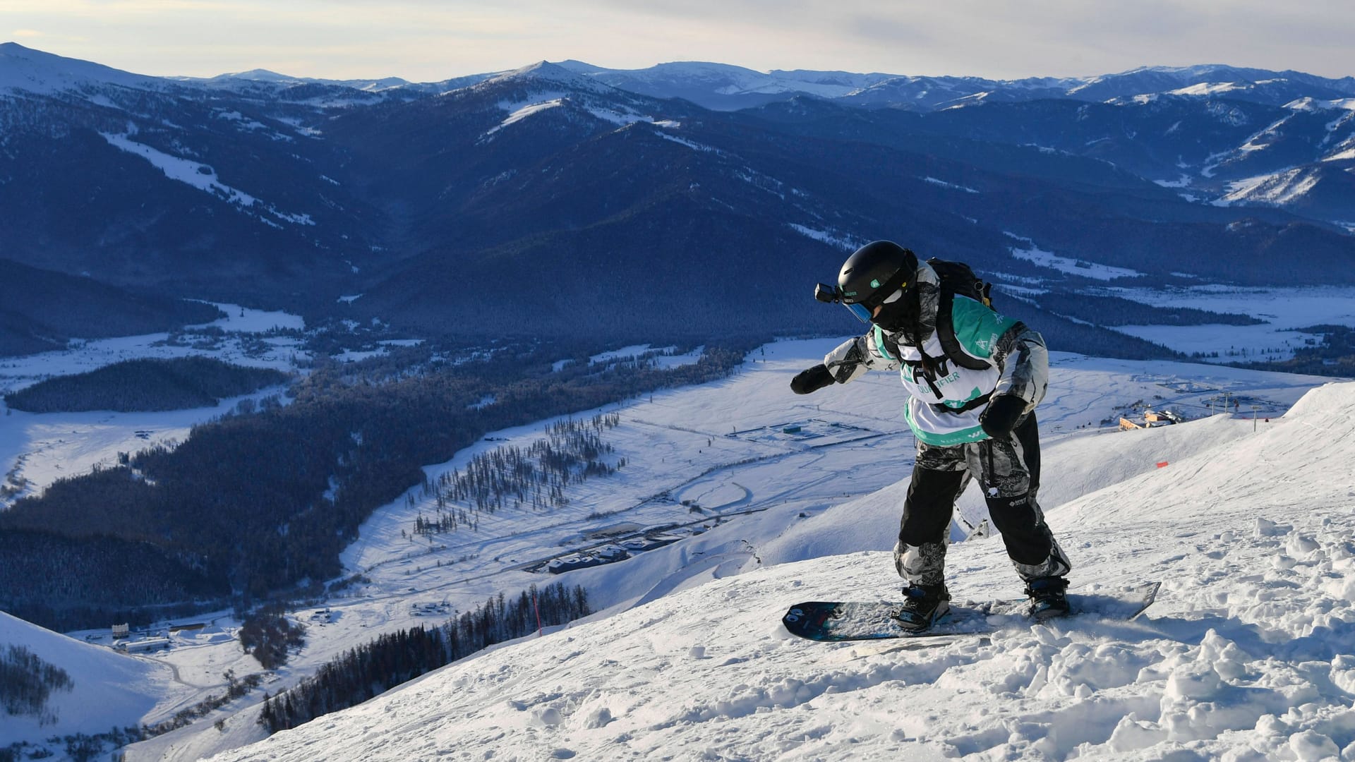 Snowboardfahrer (Symbolbild): Eine Lawine hat ein junges Talent getötet. Snowboardfahrer (Symbolbild): Eine Lawine hat ein junges Talent getötet.