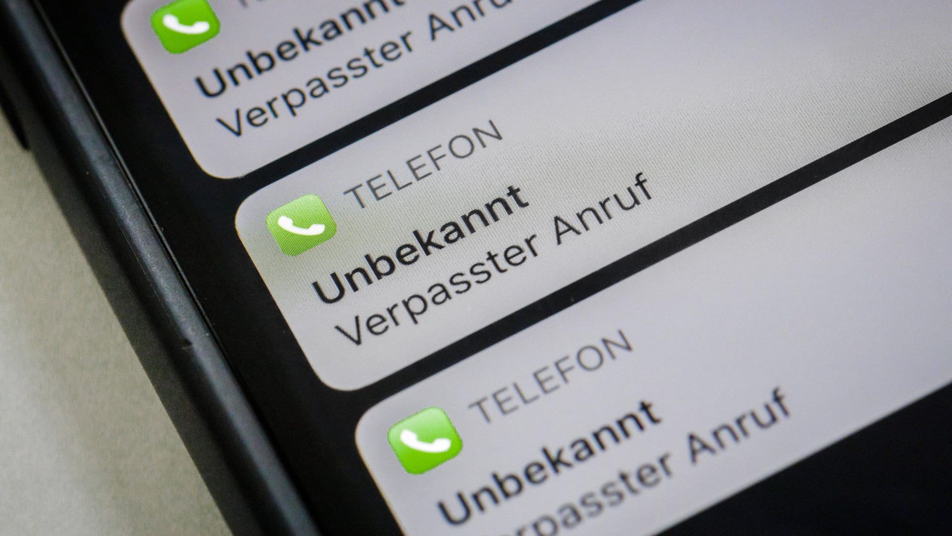 Unbekannter Anrufer: Die eigene Rufnummer lässt sich auf dem Handy leicht verbergen. Unbekannter Anrufer: Die eigene Rufnummer lässt sich auf dem Handy leicht verbergen.