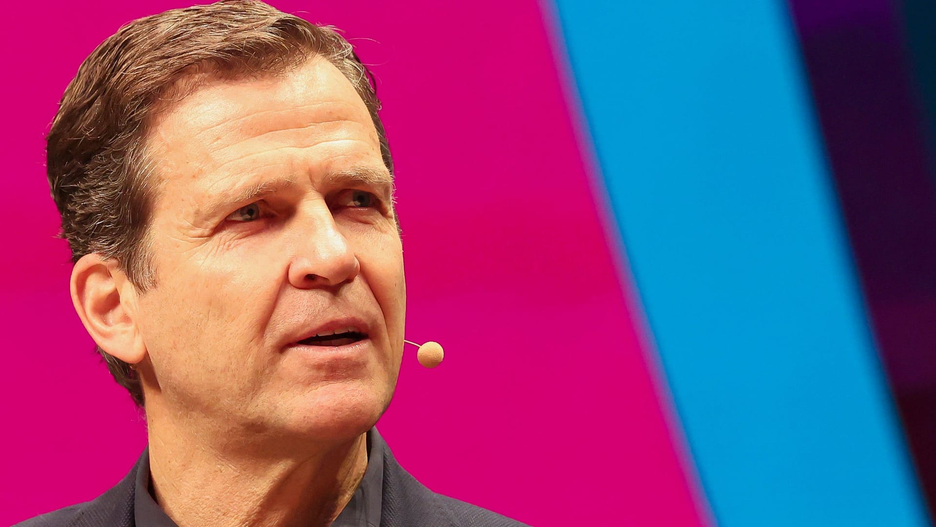 Oliver Bierhoff: Der ehemalige Fußballspieler ist seit fast 24 Jahren verheiratet. Oliver Bierhoff: Der ehemalige Fußballspieler ist seit fast 24 Jahren verheiratet.