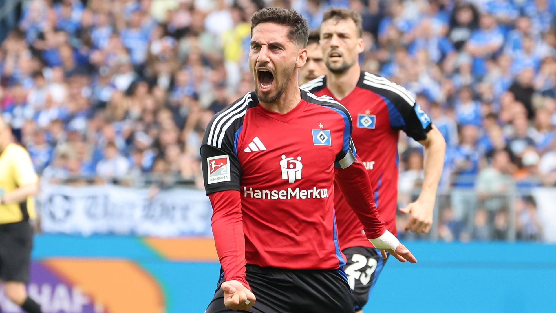 Ludovit Reis bejubelt sein 1:0-Tor in Darmstadt: Der HSV könnte am Samstag nicht nur aufsteigen, sondern auch die Zweitliga-Meisterschaft gewinnen. Ludovit Reis bejubelt sein 1:0-Tor in Darmstadt: Der HSV könnte am Samstag nicht nur aufsteigen, sondern auch die Zweitliga-Meisterschaft gewinnen.