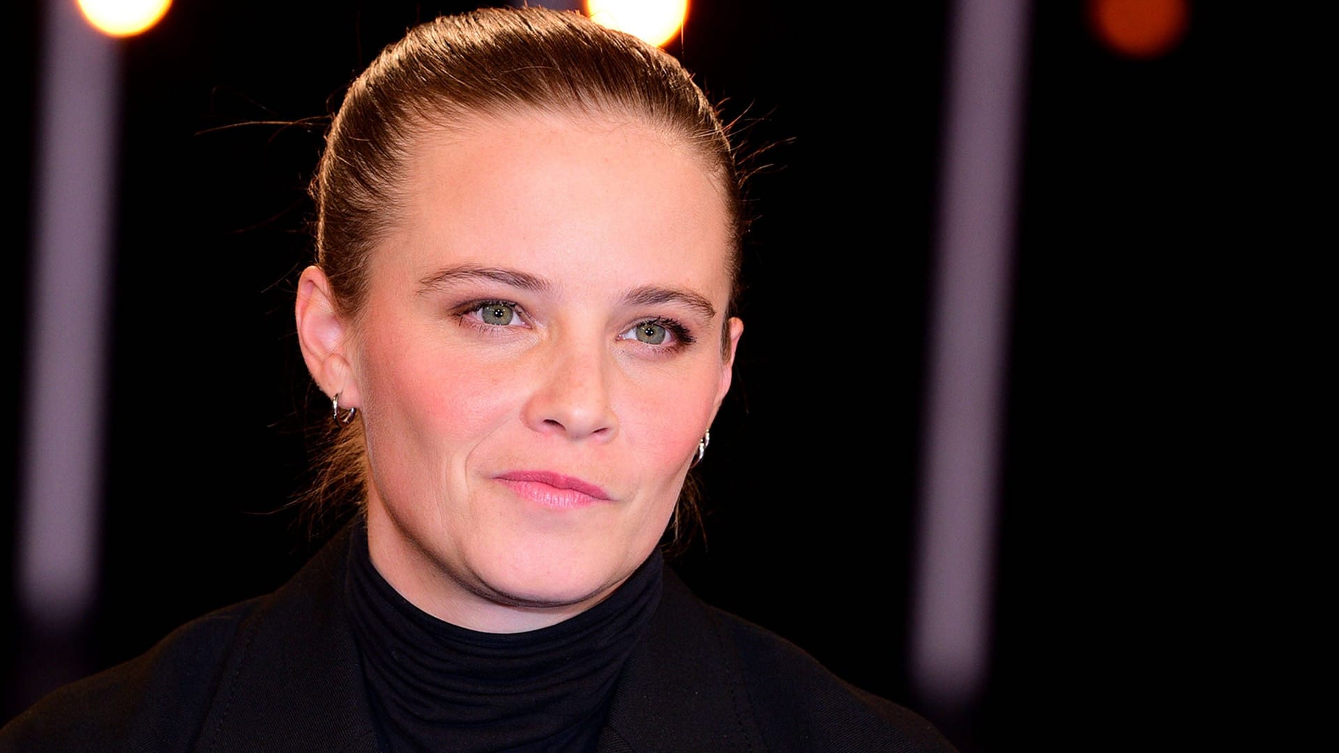 Jasna Fritzi Bauer: Die Schauspielerin vermisst offenbar eine Freundin. Jasna Fritzi Bauer: Die Schauspielerin vermisst offenbar eine Freundin.