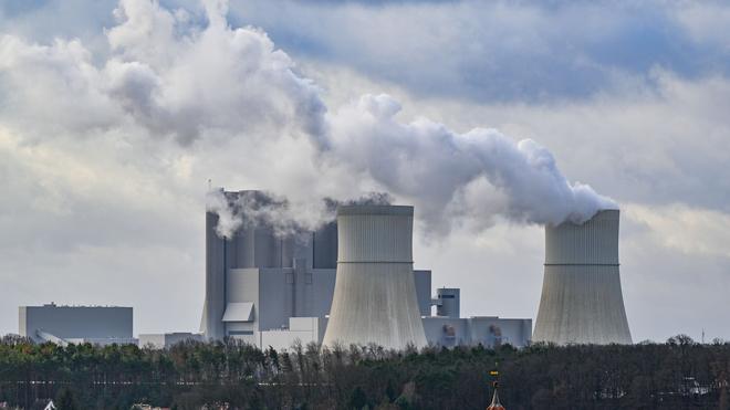 Technologie: Das Energieunternehmen Leag in der Lausitz will künftig Drohnen zur Überwachung seiner Industrieanlagen einsetzen.