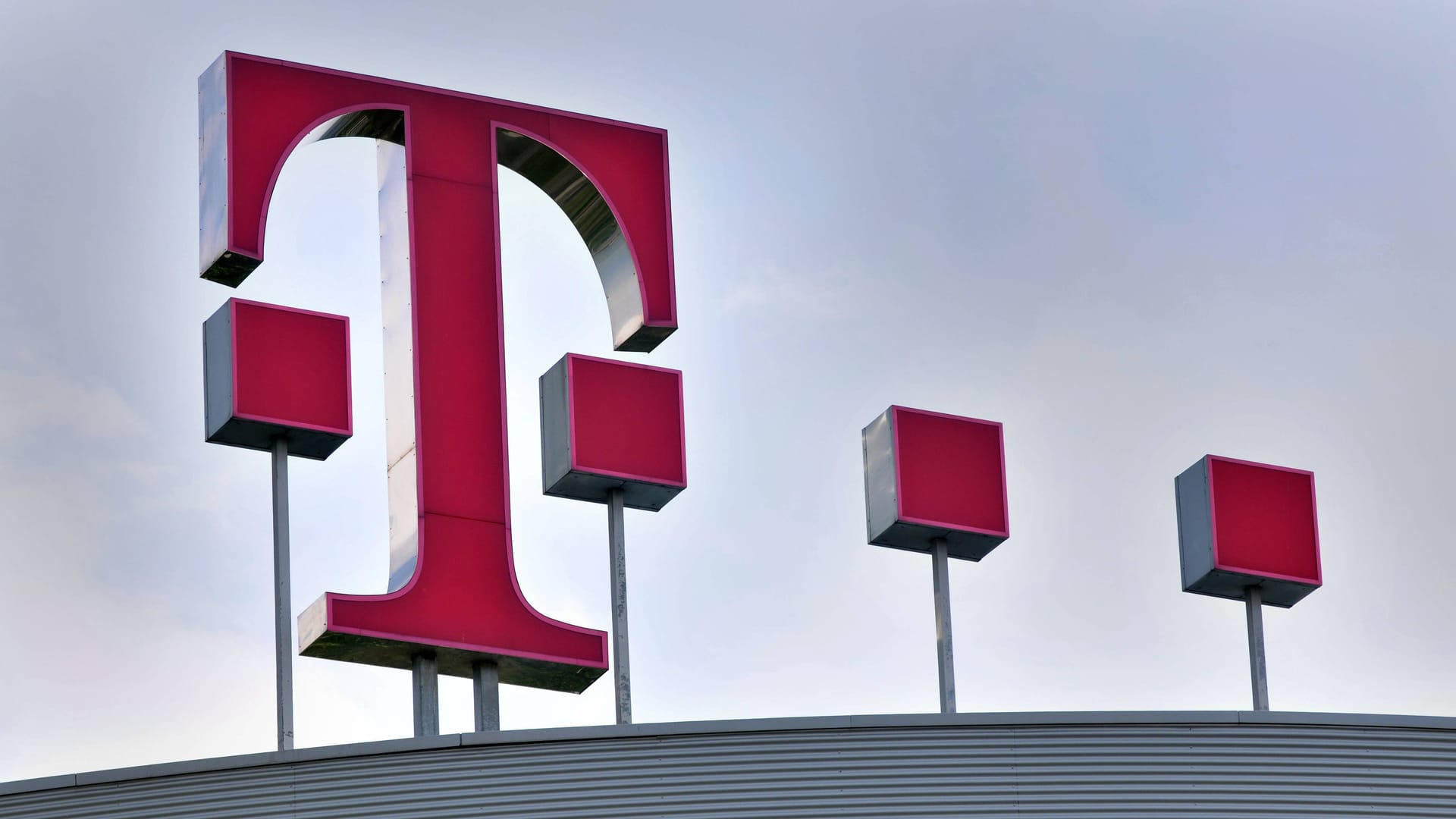 Der Hauptsitz der Deutschen Telekom in Bonn: Die Telekom schneidet im Netztest im Vergleich am besten ab. Der Hauptsitz der Deutschen Telekom in Bonn: Die Telekom schneidet im Netztest im Vergleich am besten ab.