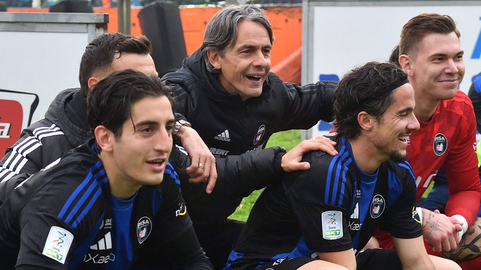 Trainer Pippo Inzaghi (M.) mit seinen Spielern: Historisches erreicht. Trainer Pippo Inzaghi (M.) mit seinen Spielern: Historisches erreicht.