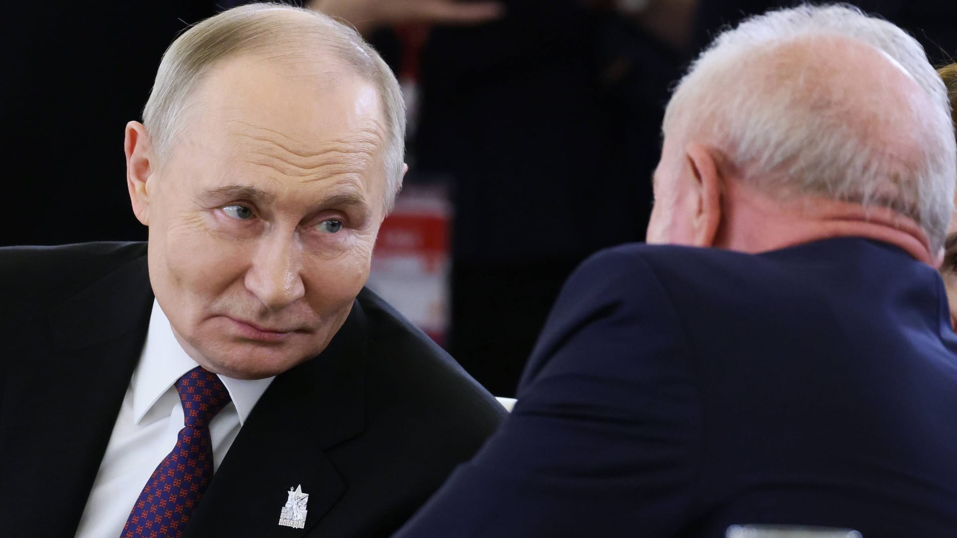 Wladimir Putin: Der russische Präsident schmückt sich gerne mit militärischem Pomp. Wladimir Putin: Der russische Präsident schmückt sich gerne mit militärischem Pomp.