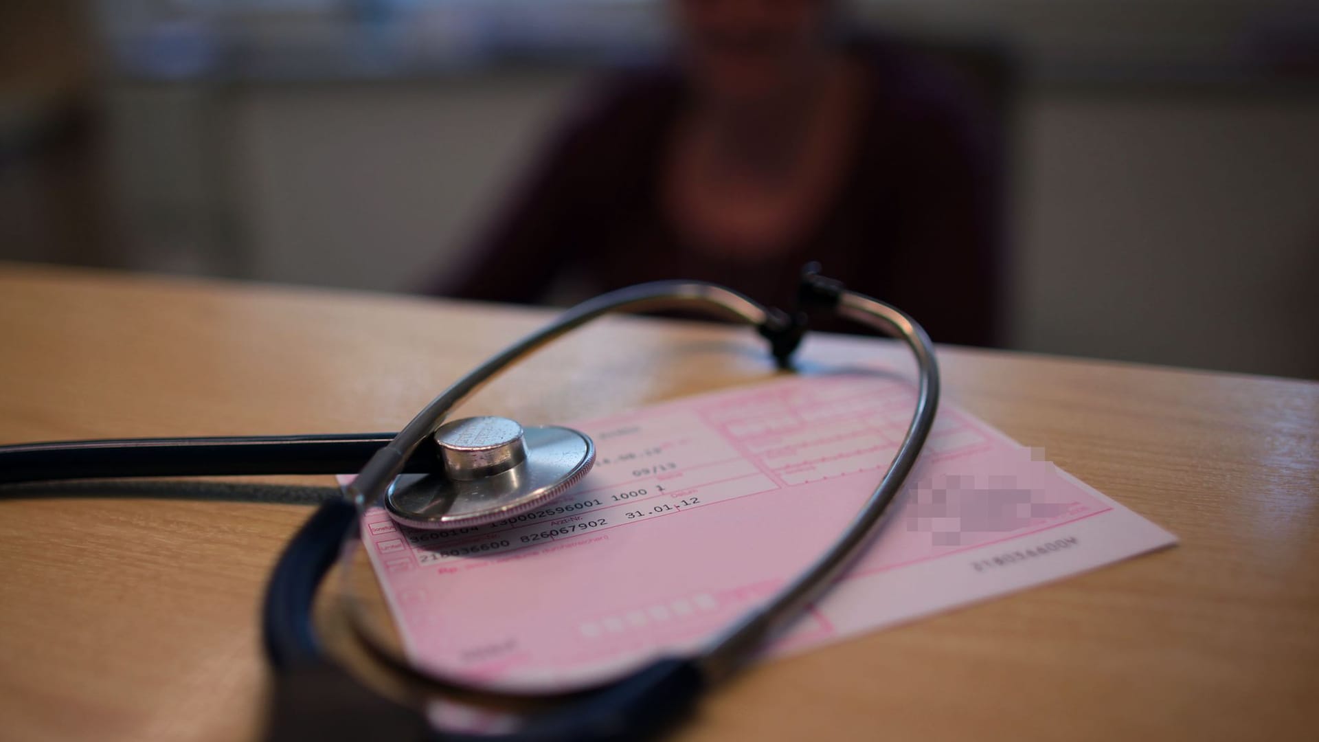 Frauen bekommen mehr Arzneimittel als Männer verschrieben Frauen bekommen mehr Arzneimittel als Männer verschrieben