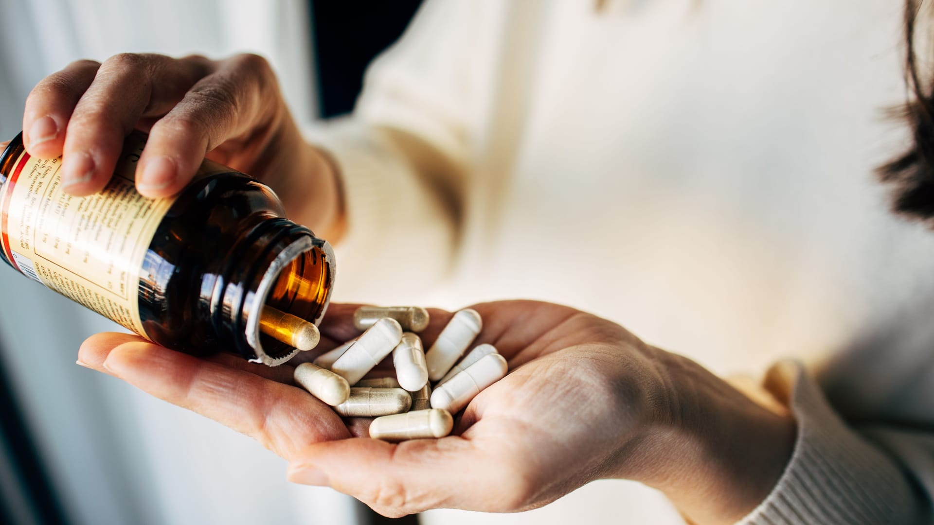 Verbreiteter Irrglaube: In Deutschland gibt es keine Tests, die Nahrungsergänzungsmittel auf gesundheitliche Unbedenklichkeit prüfen.