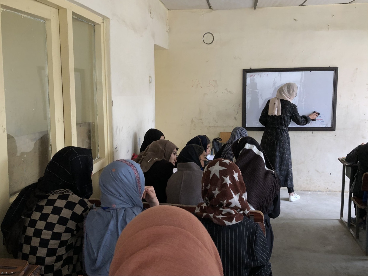 Frauen lernten in einer Untergrundschule in Kabul, die mittlerweile von den Taliban geschlossen wurde