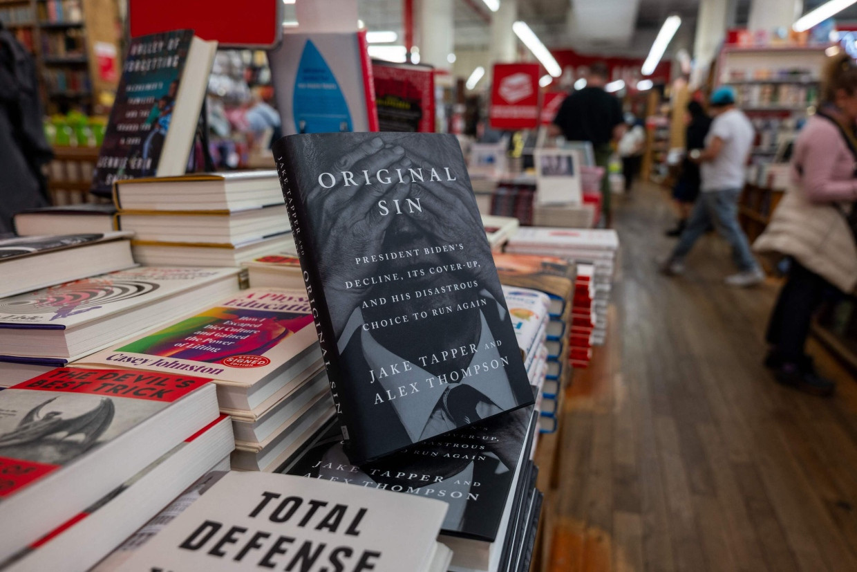 Das Buch „Original Sin“ (deutsch: „Ursünde“) beschreibt den geistigen Verfall Joe Bidens und die Reaktionen seiner Unterstützer.