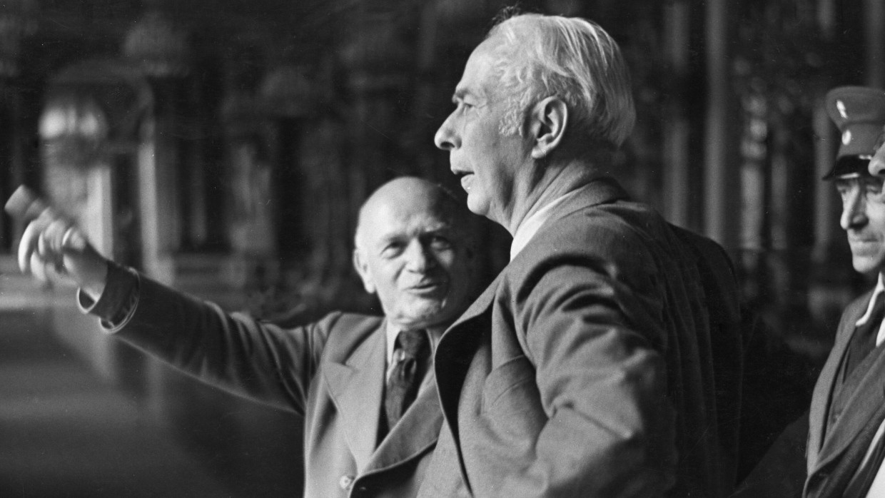 Theodor Heuss während der Tagung des Verfassungskonvents auf Herrenchiemsee im Januar 1949