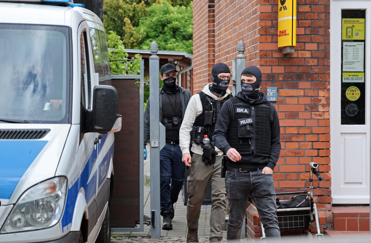 Razzia gegen den rechten Terror: Polizisten am Mittwoch in Neubukow in Mecklenburg-Vorpommern