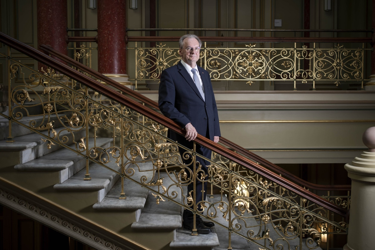 Reiner Haseloff in der Magdeburger Staatskanzlei