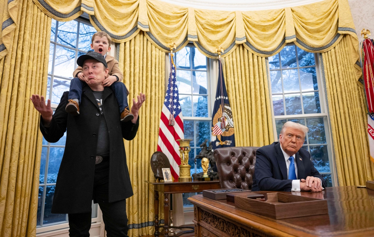 Elon Musk, sein Sohn X Æ A-Xii, gemeinhin X genannt, und Donald Trump am 11. Februar im Oval Office.