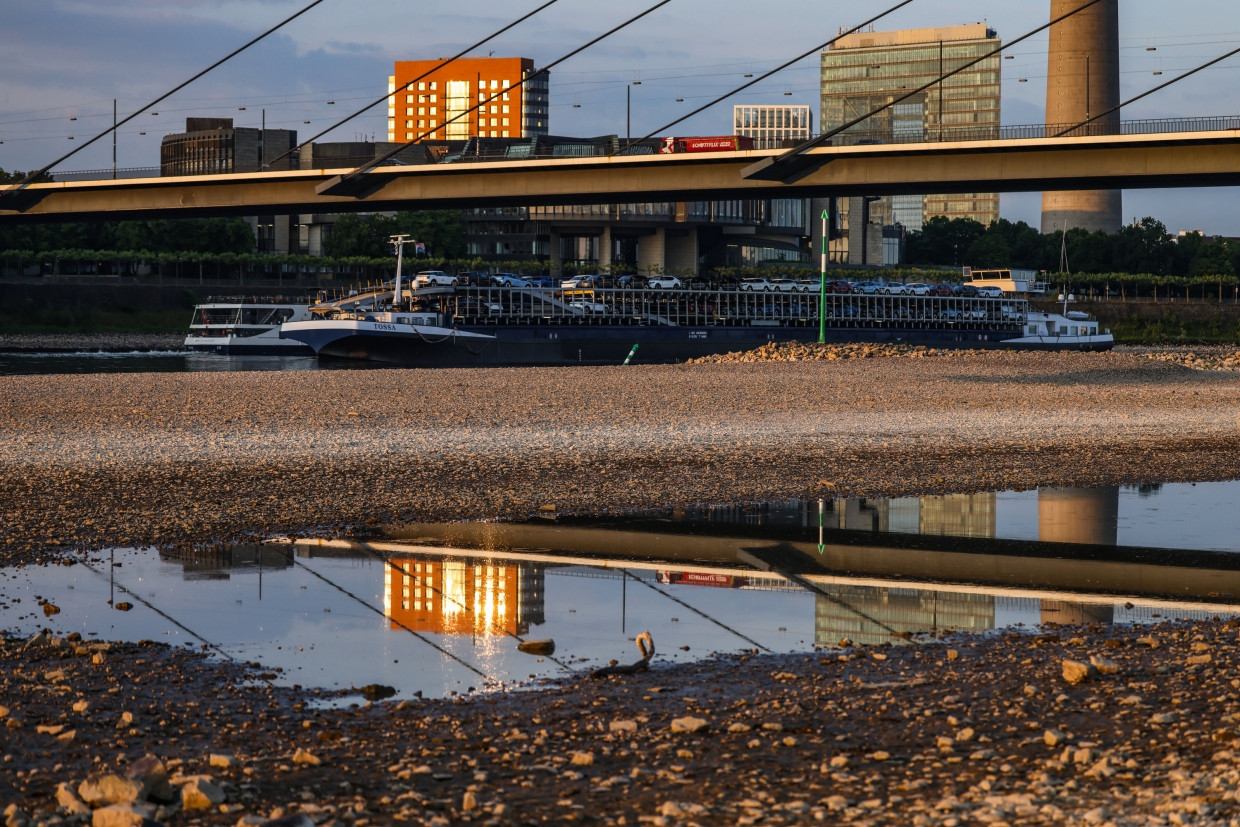 Auch Binnenschiffer hatten im Frühsommer ihren Ärger mit Wetter und Klimawandel. Der Rhein führte zeitweise heftig Niedrigwasser.