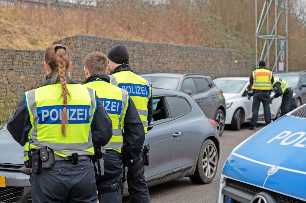 Wieder Kontrollen: die Bundespolizei an der luxemburgisch-deutschen Grenze zwischen Schengen und Perl im Januar