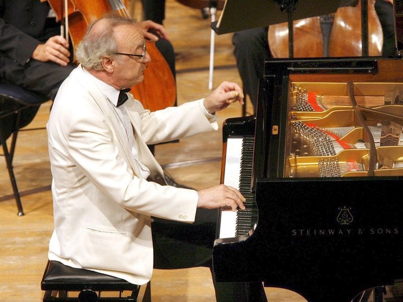 Alfred Brendel am Piano. Alfred Brendel am Piano.