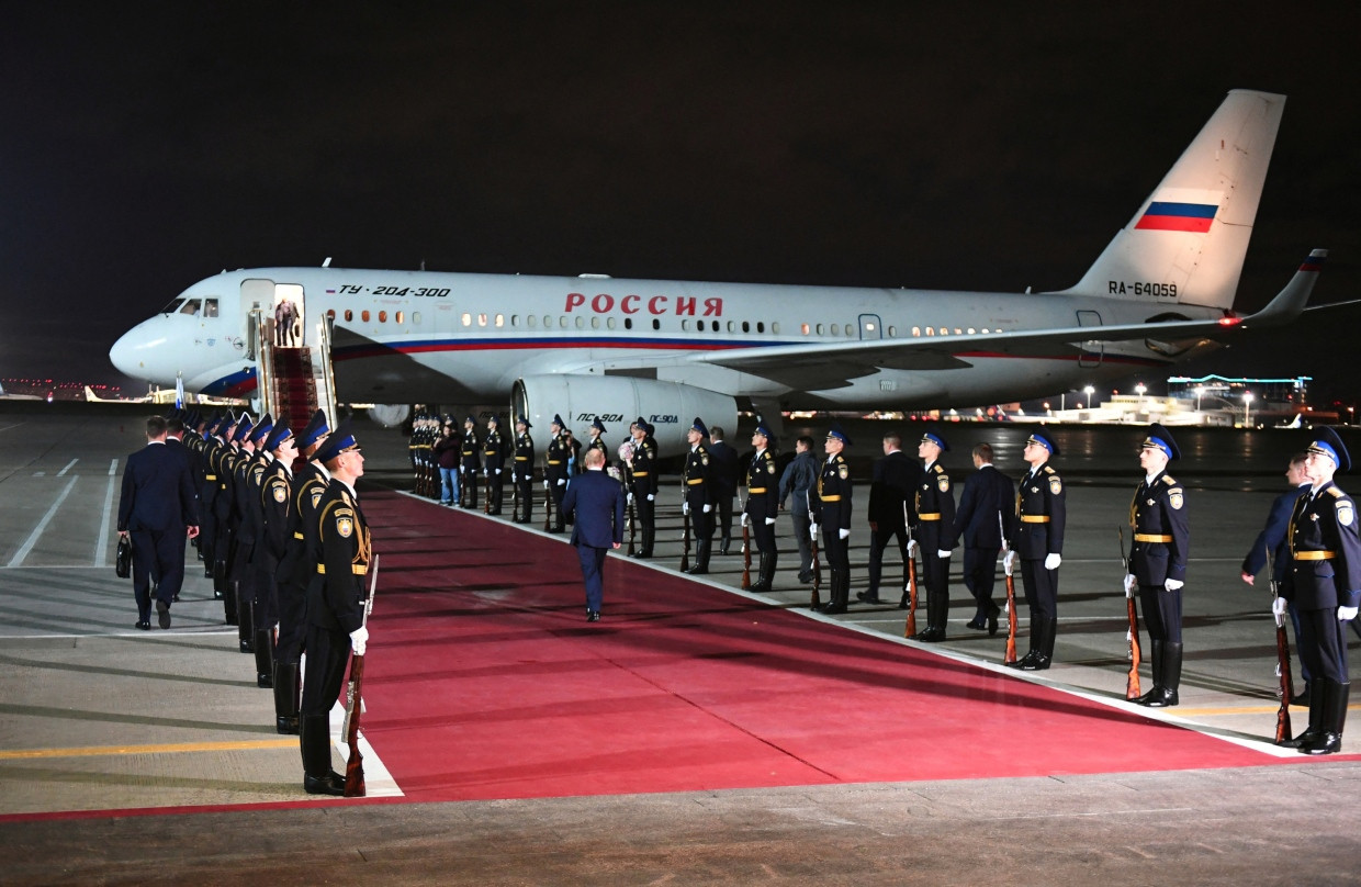 Roter Teppich für die Spione: Wladimir Putin holt das enttarnte Agentenpaar Dulzew in Moskau am Flughafen ab.