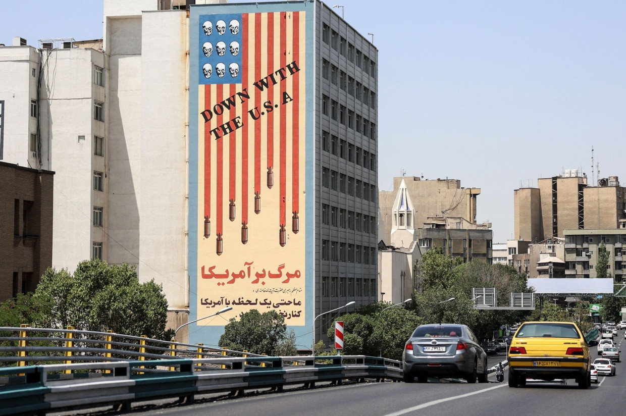 Iranische Propaganda an einer Häuserwand in Teheran