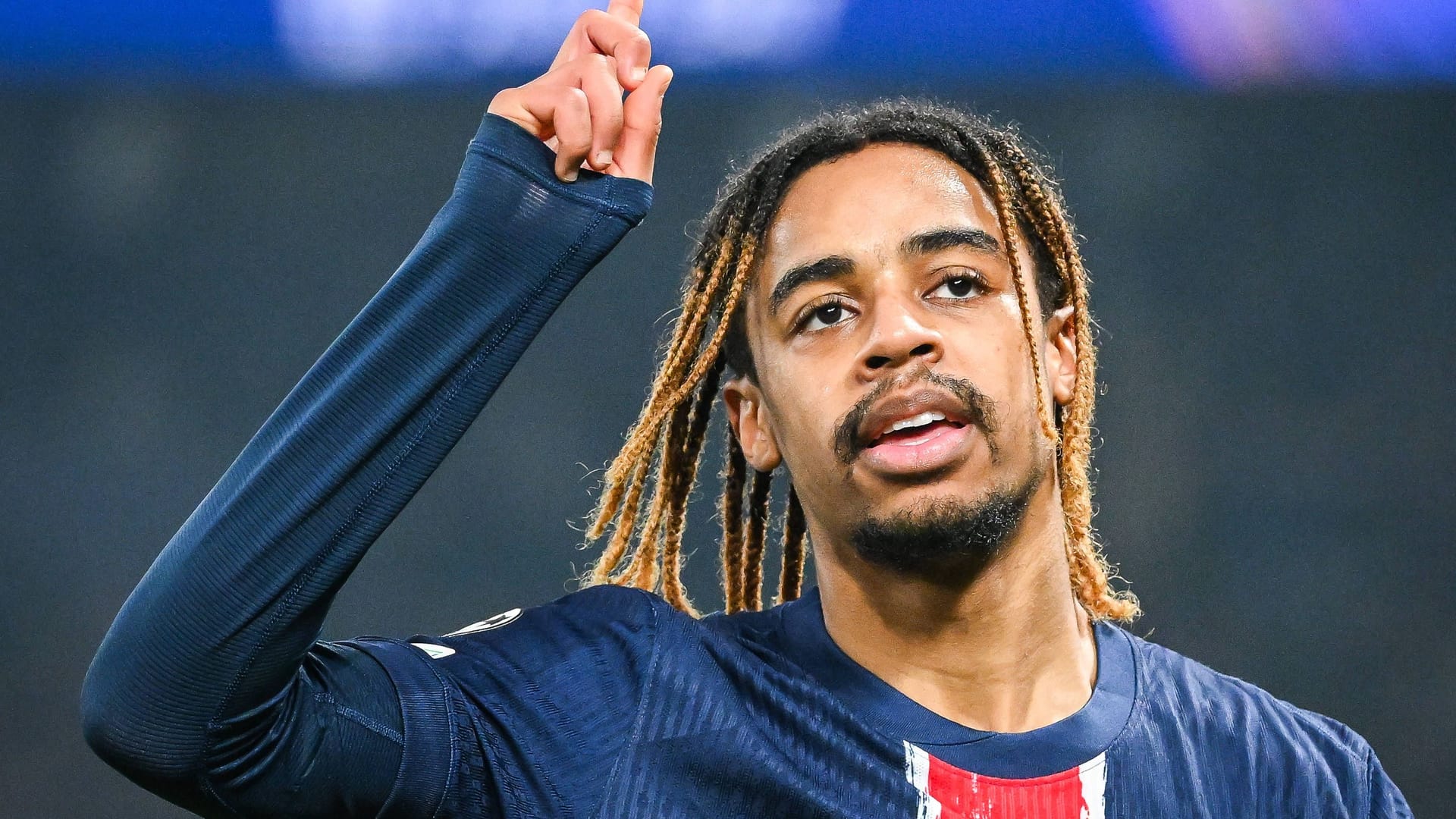 Bradley Barcola: Er hat die Champions League mit PSG gewonnen. Bradley Barcola: Er hat die Champions League mit PSG gewonnen.