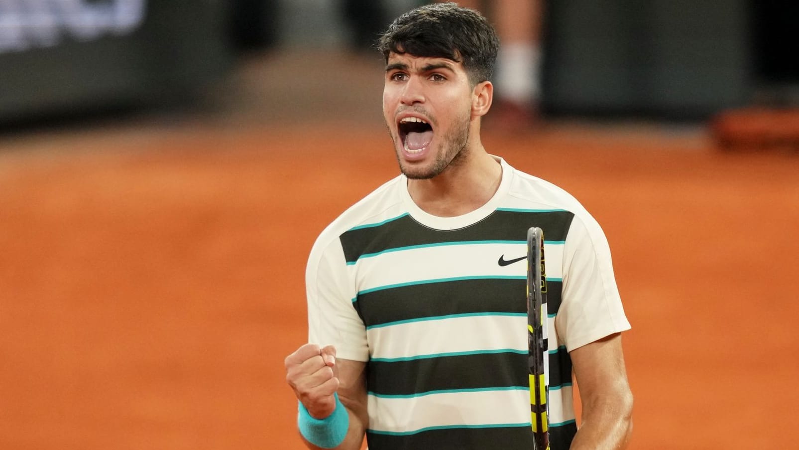 Finale: Carlos Alcaraz feiert den Finaleinzug bei den French Open. Finale: Carlos Alcaraz feiert den Finaleinzug bei den French Open.