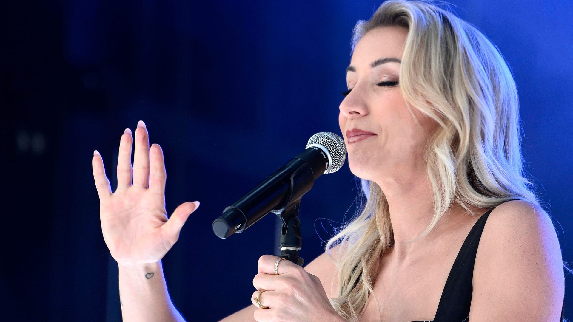 Anna-Carina Woitschack: Die Sängerin steht seit vielen Jahren auf der Bühne. Anna-Carina Woitschack: Die Sängerin steht seit vielen Jahren auf der Bühne.