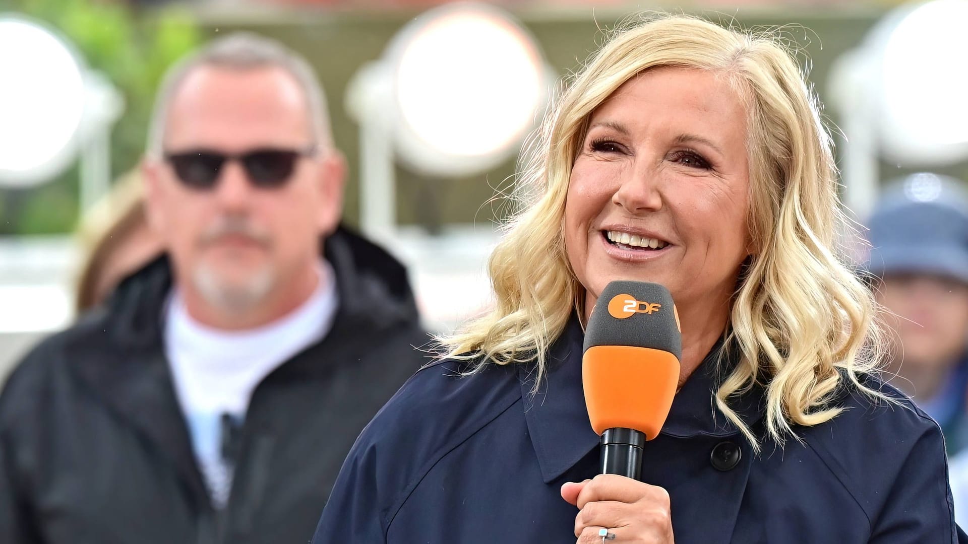 Andrea Kiewel: Sie musste die "ZDF-Fernsehgarten"-Moderation kurzzeitig abgeben. Andrea Kiewel: Sie musste die "ZDF-Fernsehgarten"-Moderation kurzzeitig abgeben.
