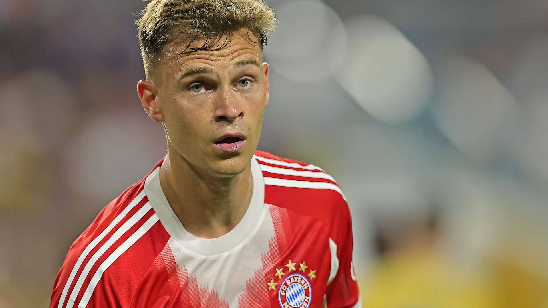 Joshua Kimmich: Gegen Benfica saß er zunächst auf der Bank. Joshua Kimmich: Gegen Benfica saß er zunächst auf der Bank.
