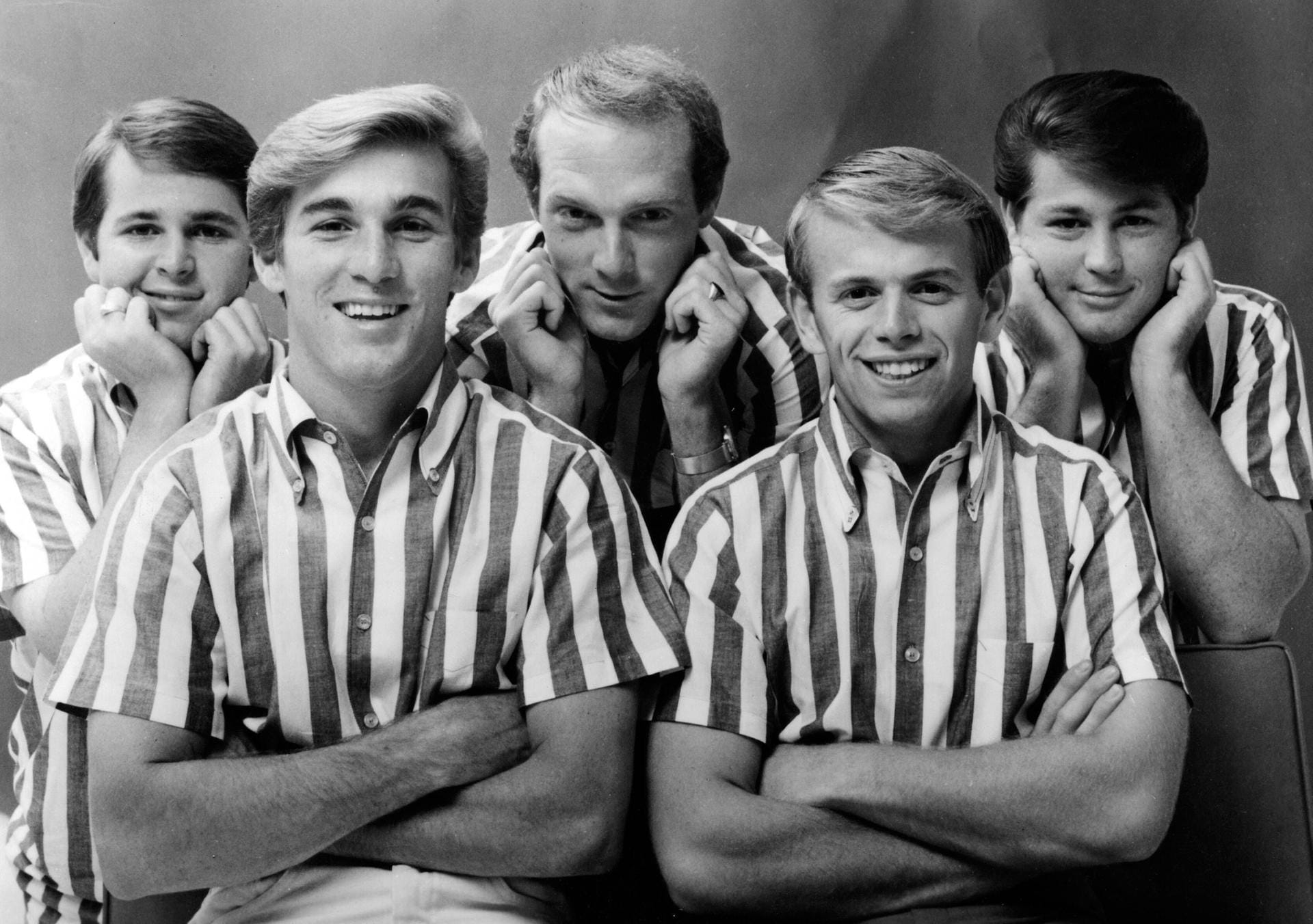 Die Beach Boys Carl Wilson, Dennis Wilson, Mike Love, Al Jardine und Brian Wilson 1961 in Hollywood. Die Beach Boys Carl Wilson, Dennis Wilson, Mike Love, Al Jardine und Brian Wilson 1961 in Hollywood.