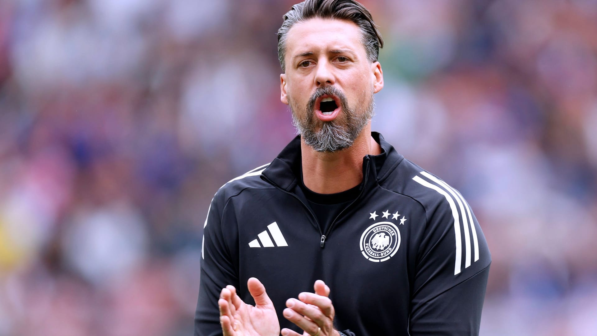 Sandro Wagner: Der ehemalige Co-Trainer der Nationalelf wird Cheftrainer des FC Augsburg. Sandro Wagner: Der ehemalige Co-Trainer der Nationalelf wird Cheftrainer des FC Augsburg.
