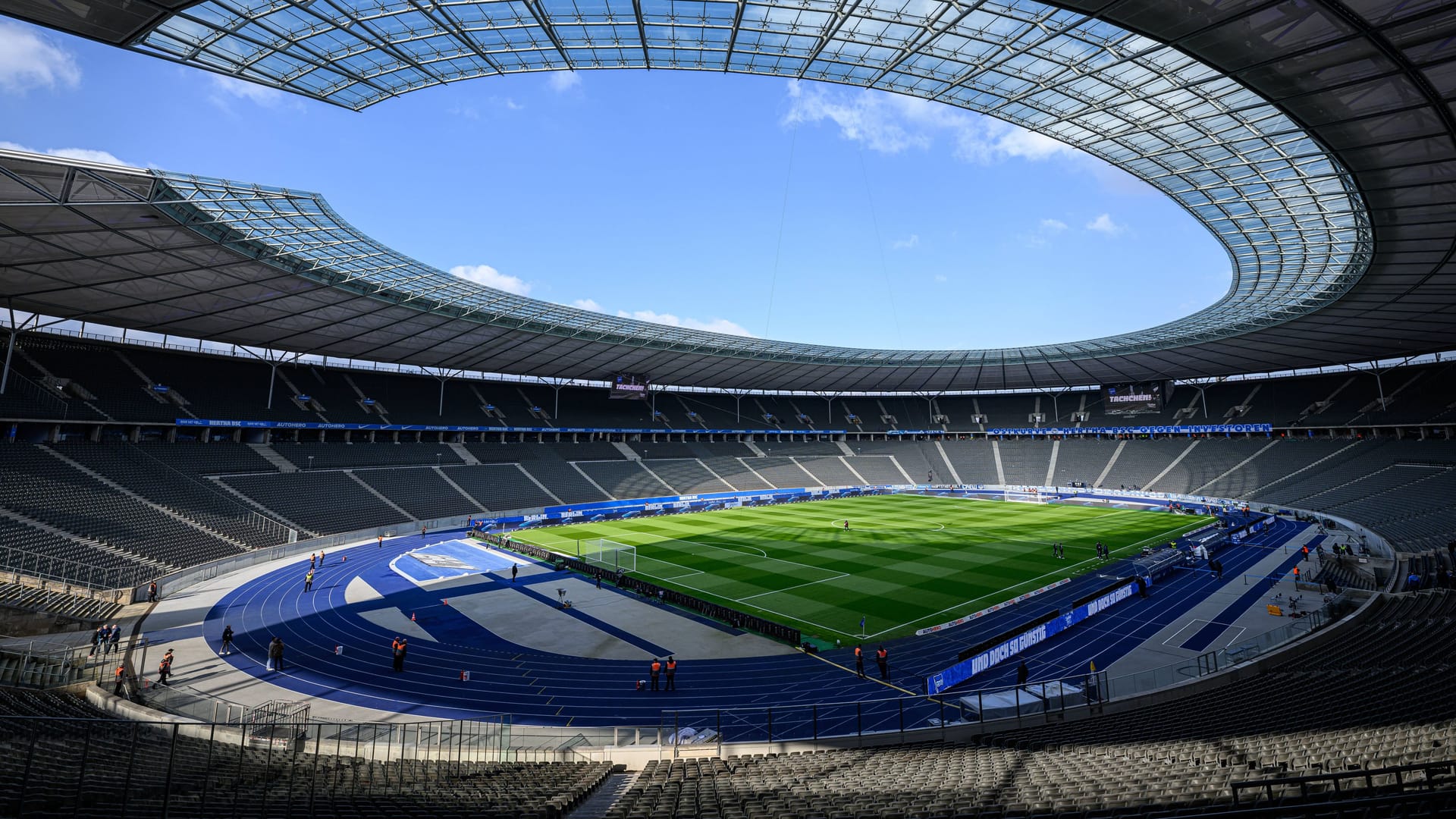 Nicht Spielort bei einer EM-Vergabe nach Deutschand: Das Berliner Olympiastadion. Nicht Spielort bei einer EM-Vergabe nach Deutschand: Das Berliner Olympiastadion.