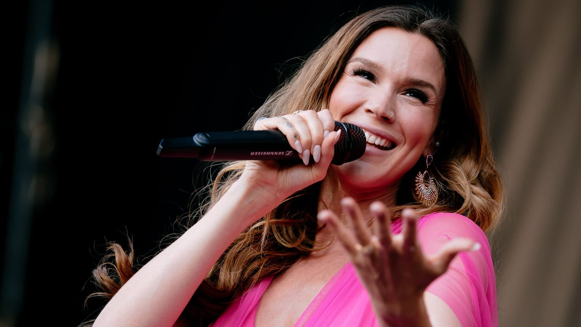 Joss Stone: Die Sängerin freut sich über Nachwuchs. Joss Stone: Die Sängerin freut sich über Nachwuchs.