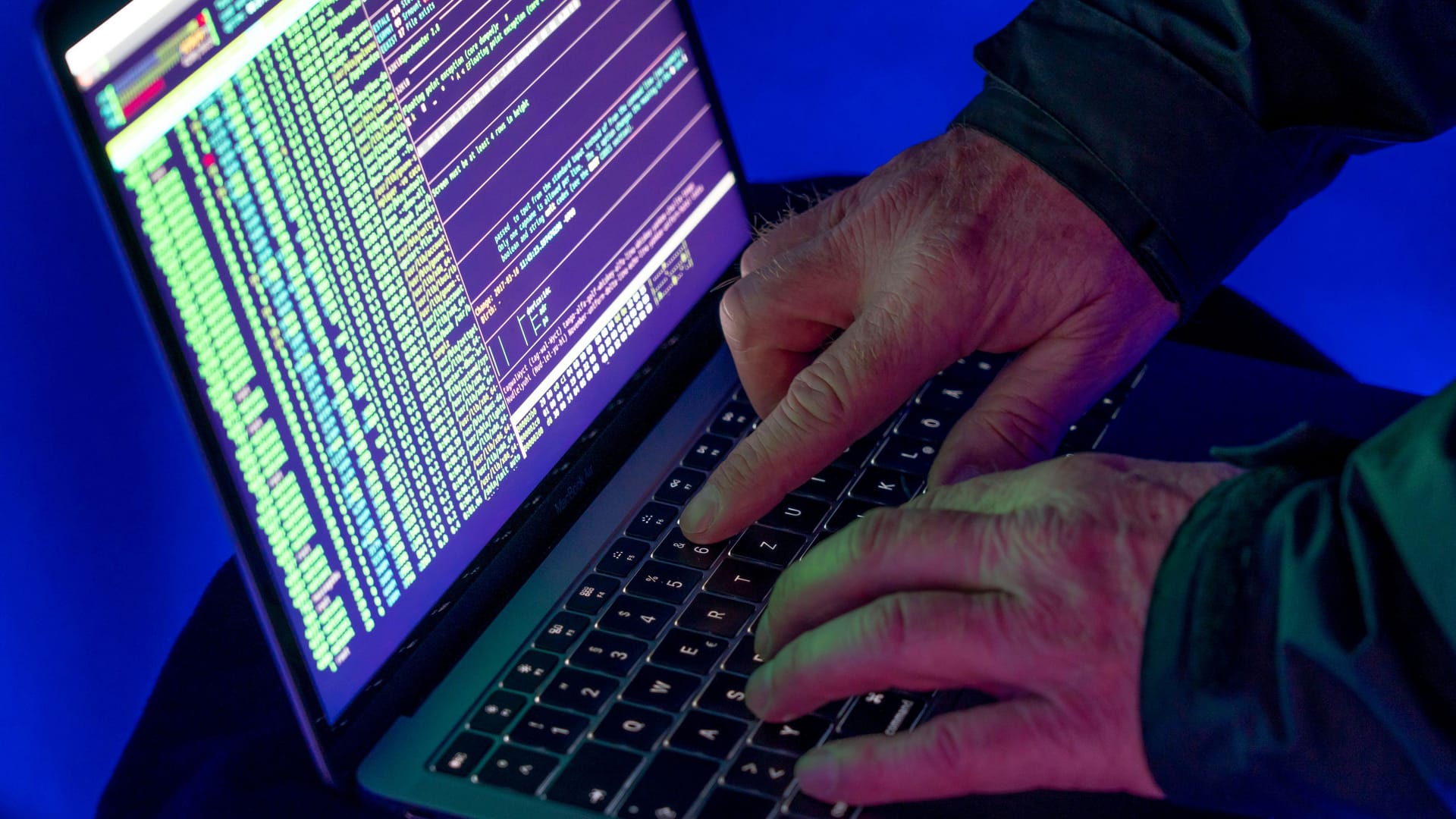 Kriminalität im Internet: Betrüger haben es häufig auf sensible Daten abgesehen. (Symbolbild) Kriminalität im Internet: Betrüger haben es häufig auf sensible Daten abgesehen. (Symbolbild)