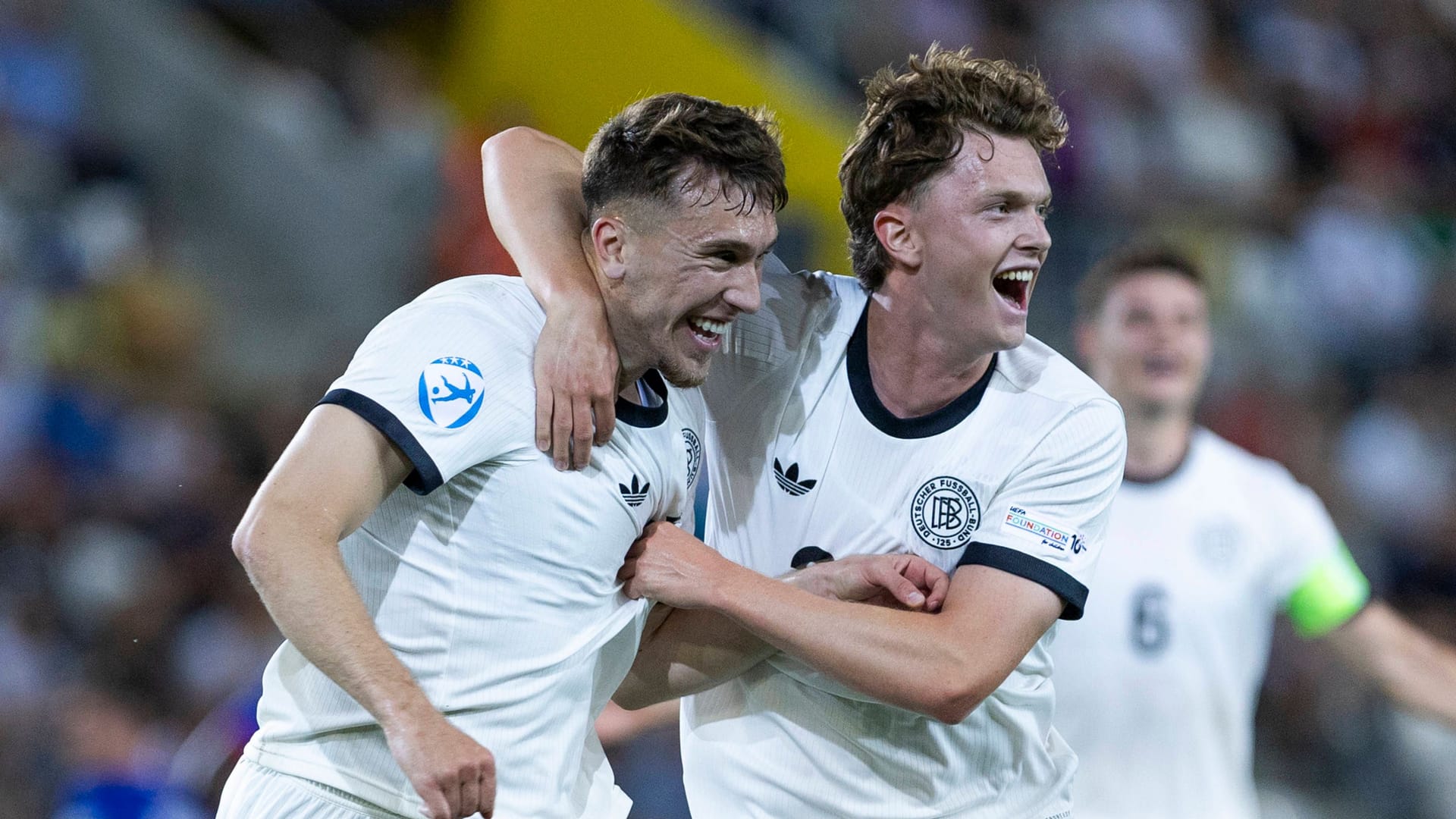Brajan Gruda und Paul Wanner (r.) jubeln: Die deutsche U21 hat in der K.o.-Phase Italien und Frankreich, geschlagen. Brajan Gruda und Paul Wanner (r.) jubeln: Die deutsche U21 hat in der K.o.-Phase Italien und Frankreich, geschlagen.