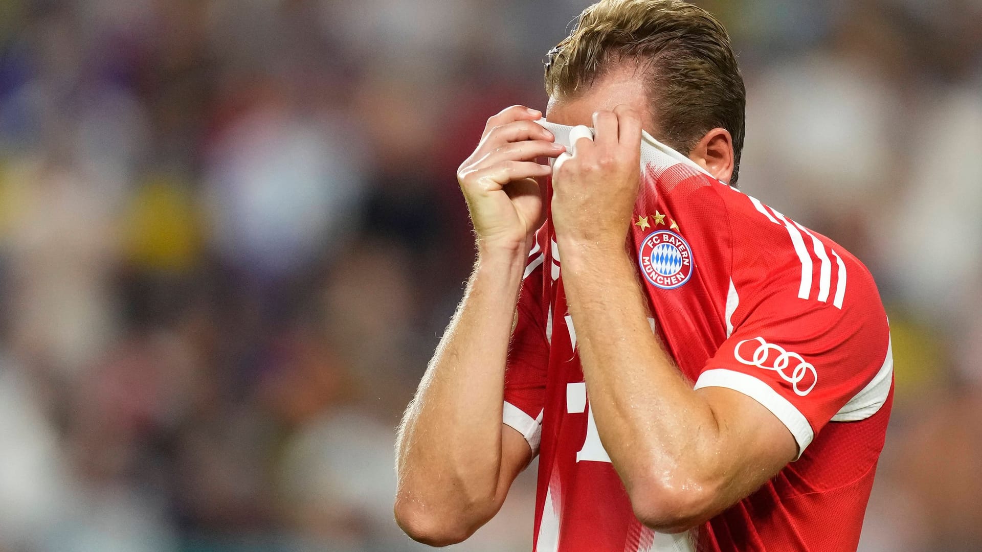 Harry Kane: Der Stürmer verfolgte das Gruppenfinale gegen Benfica zunächst von der Bank aus. Harry Kane: Der Stürmer verfolgte das Gruppenfinale gegen Benfica zunächst von der Bank aus.
