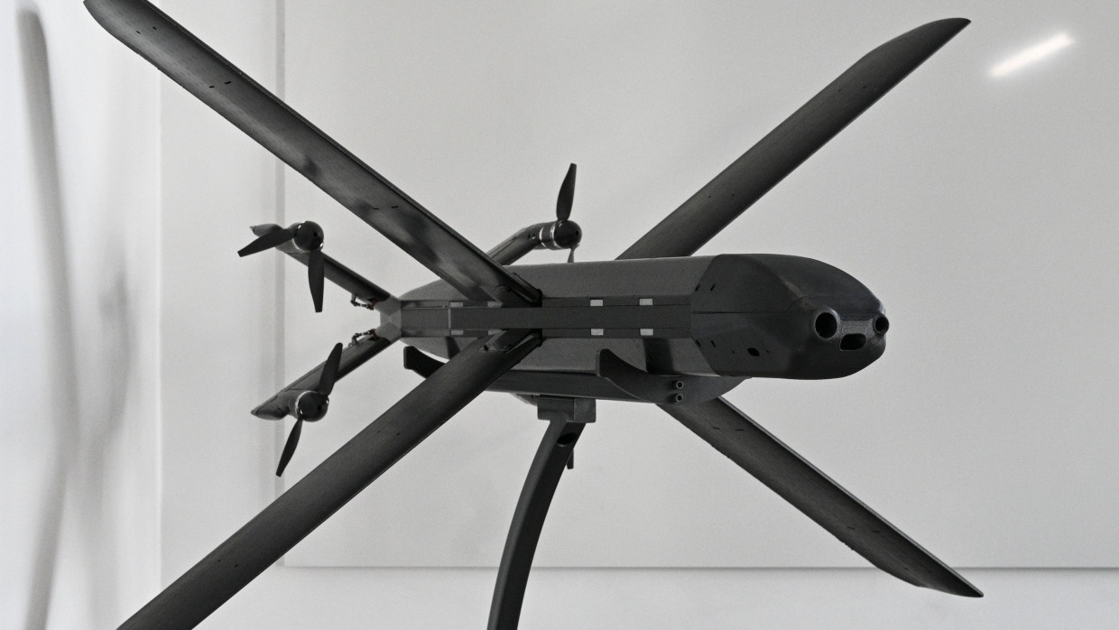 Das Modell einer HX-2-Drohne von Helsing, dem wertvollsten europäischen Start-up
