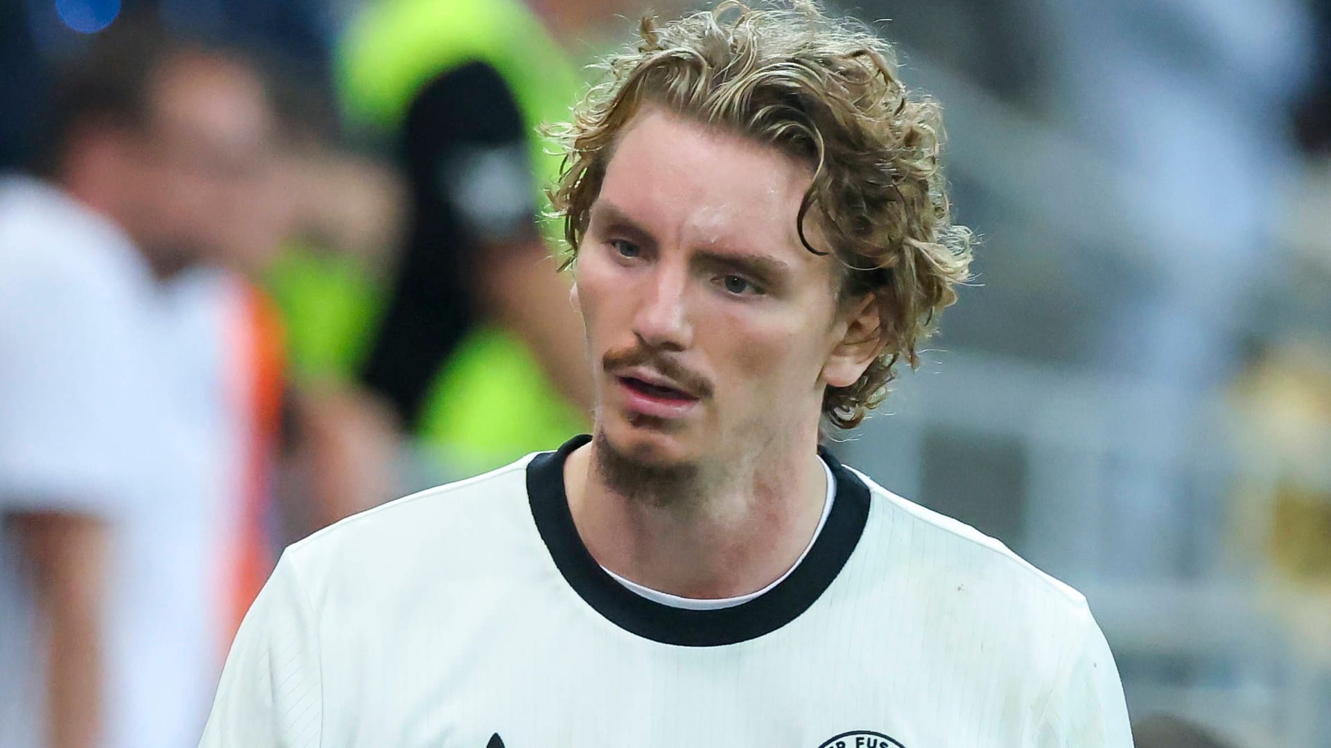 Besorgter Blick? DFB-Torjäger Nick Woltemade spielt bisher eine starke Europameisterschaft. Besorgter Blick? DFB-Torjäger Nick Woltemade spielt bisher eine starke Europameisterschaft.