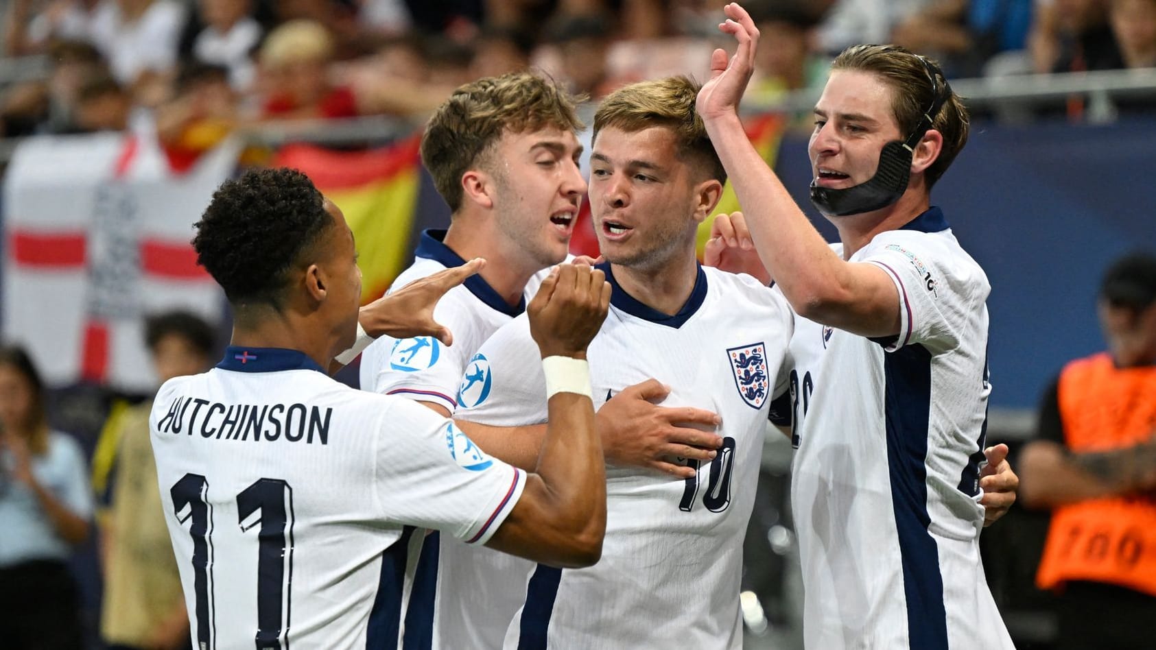 Halbfinale! Englands U21-Spieler jubeln in der Partie gegen Spanien. Halbfinale! Englands U21-Spieler jubeln in der Partie gegen Spanien.