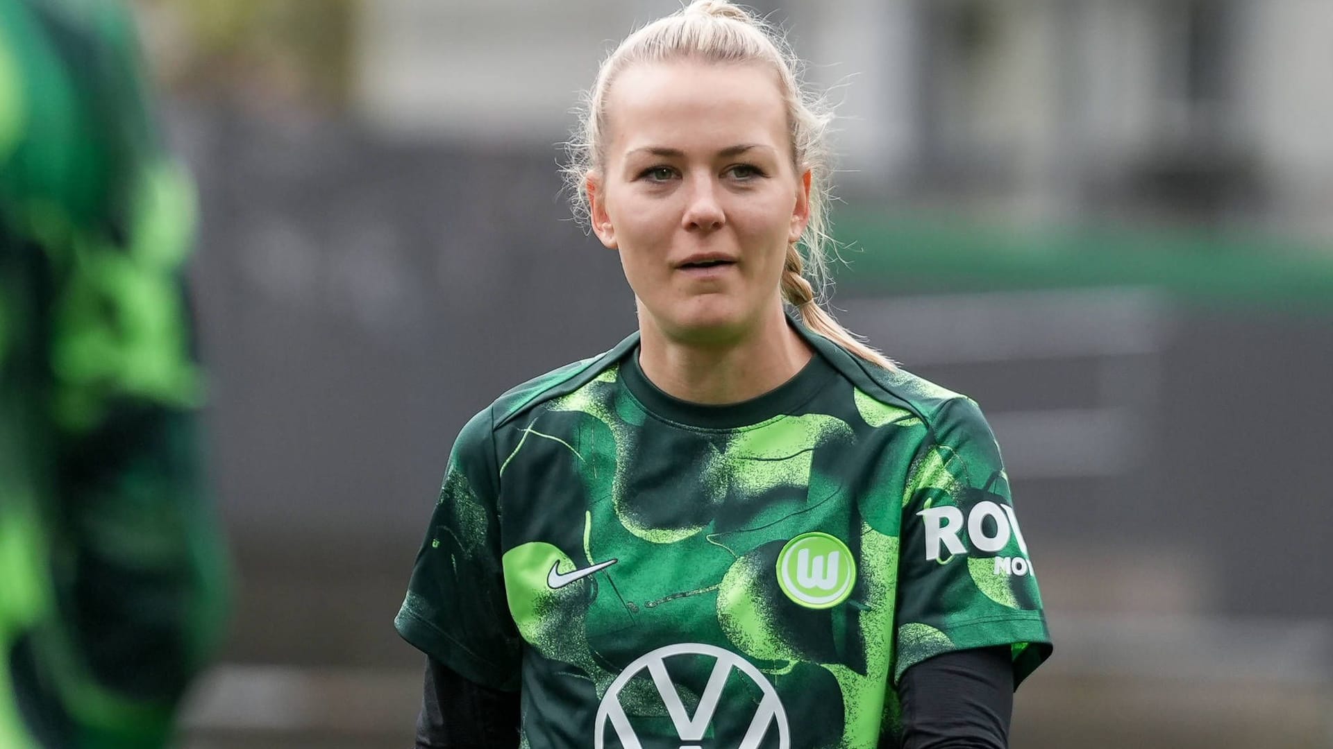 Merle Frohms im Wolfsburg-Dress: Die Torhüterin wurde zum Saisonende verabschiedet. Merle Frohms im Wolfsburg-Dress: Die Torhüterin wurde zum Saisonende verabschiedet.