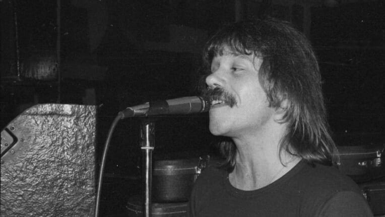 Terry Luttrell: Der Musiker hatte einen Unfall. Terry Luttrell: Der Musiker hatte einen Unfall.