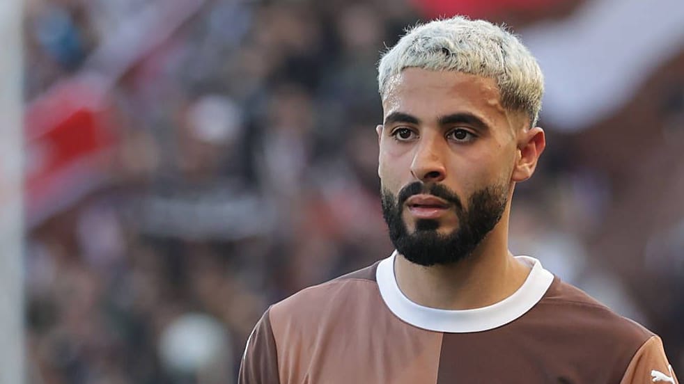 Elias Saad im Trikot des FC St. Pauli (Archivbild): Ab sofort kickt der Flügelstürmer für den Erstliga-Konkurrenten FC Augsburg. Elias Saad im Trikot des FC St. Pauli (Archivbild): Ab sofort kickt der Flügelstürmer für den Erstliga-Konkurrenten FC Augsburg.