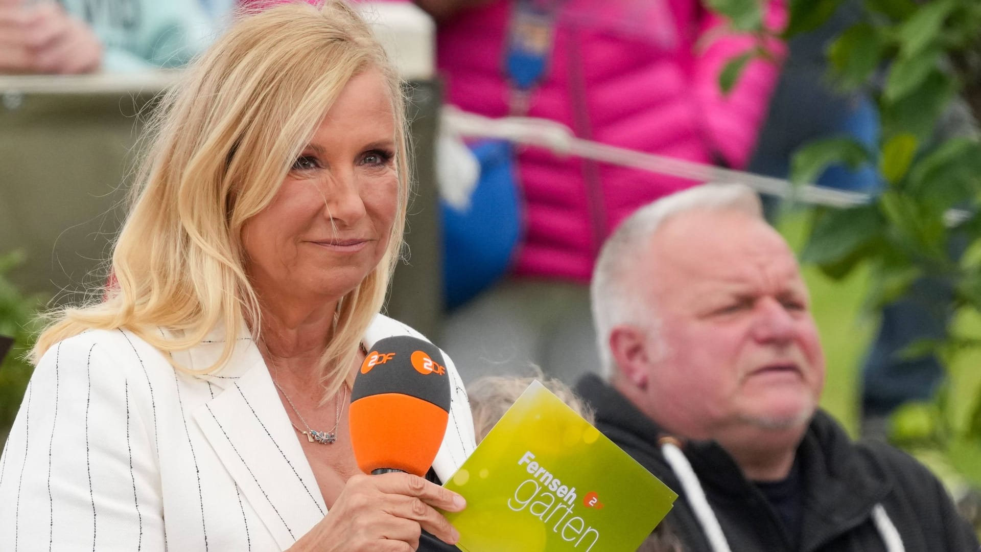 "ZDF-Fernsehgarten": Andrea Kiewel ist als Moderatorin für ihre schrillen Outfits bekannt.