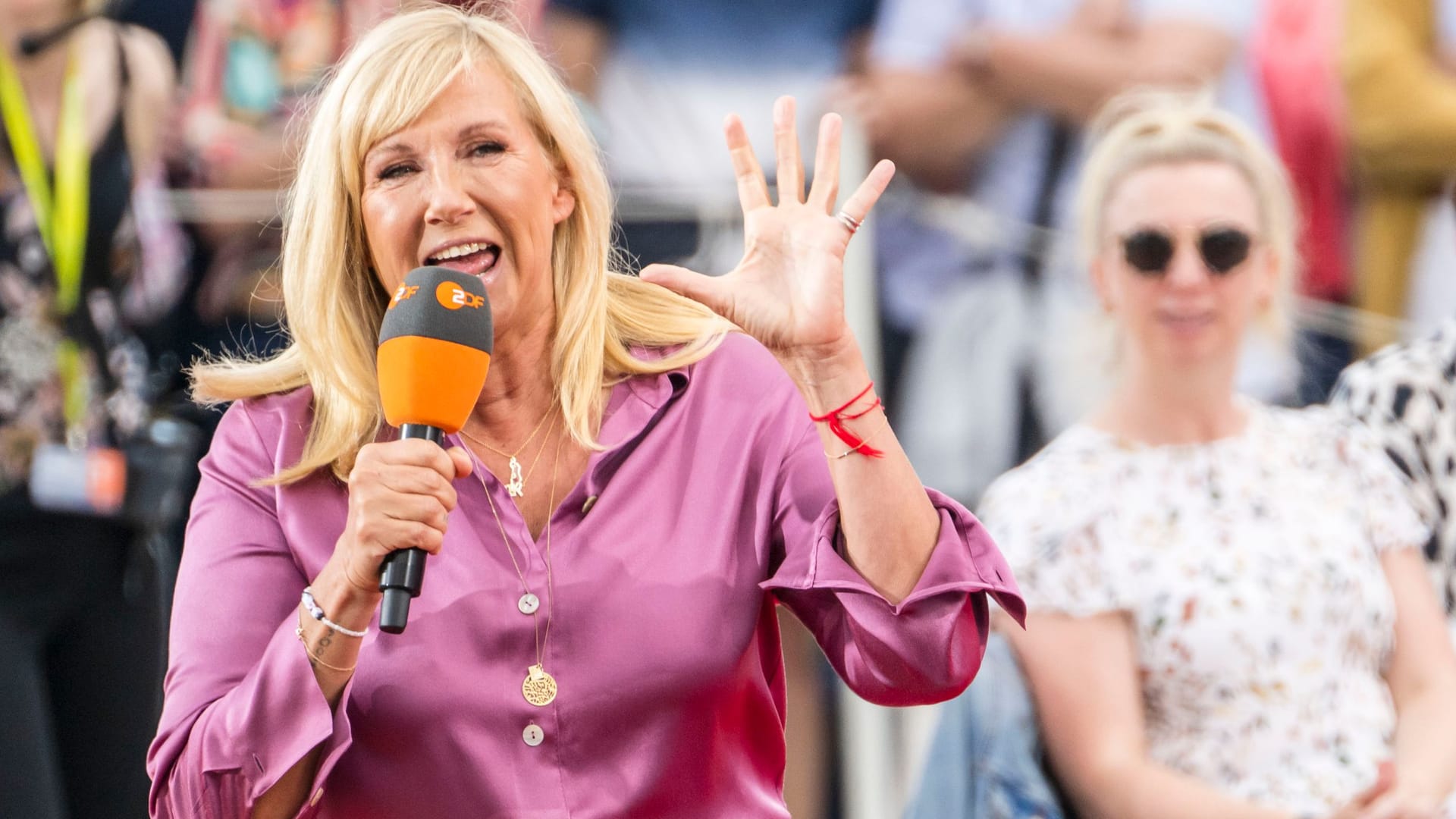 Andrea Kiewel: Sie fehlte bei der "Fernsehgarten"-Ausgabe zu ihrem 25-jährigen Jubiläum. Andrea Kiewel: Sie fehlte bei der "Fernsehgarten"-Ausgabe zu ihrem 25-jährigen Jubiläum.