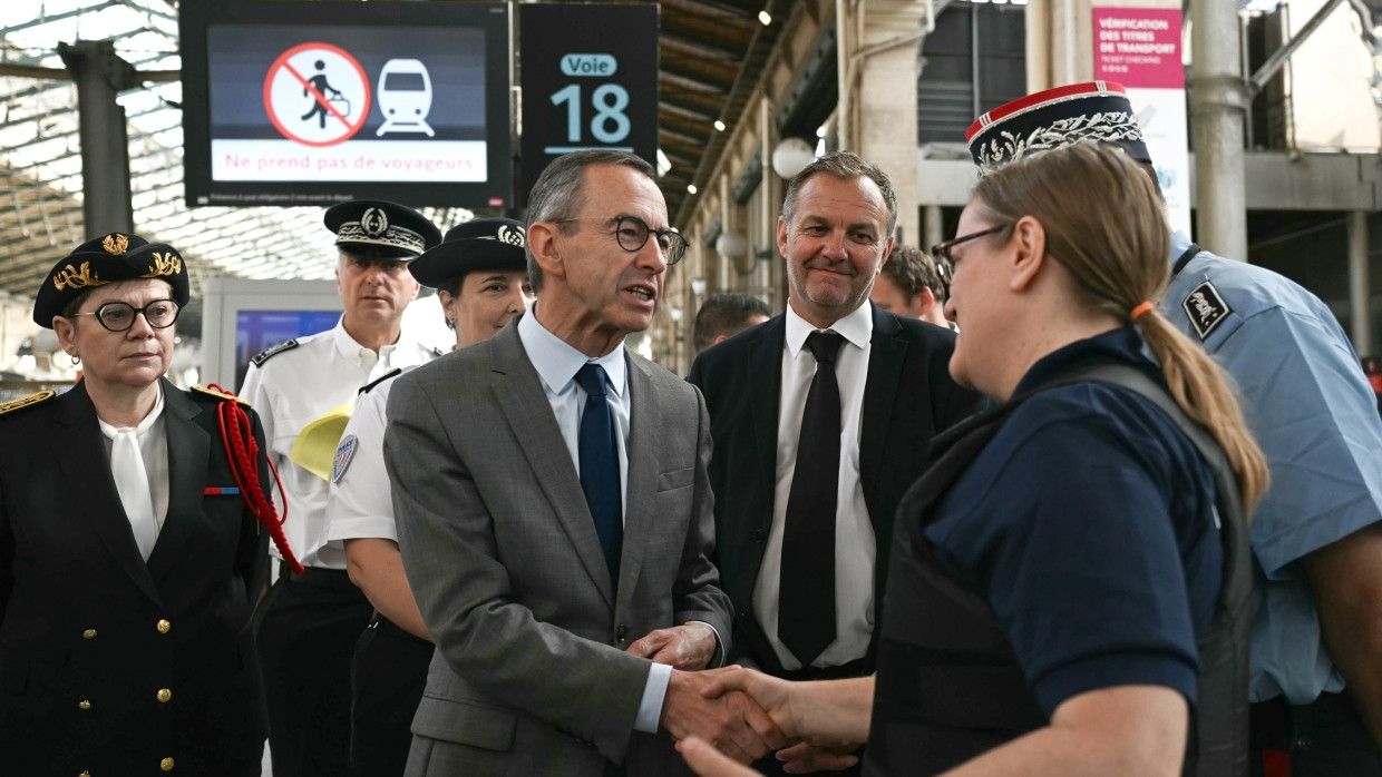Frankreichs Innenminister Bruno Retailleau am Nordbahnhof in Paris am Donnerstag