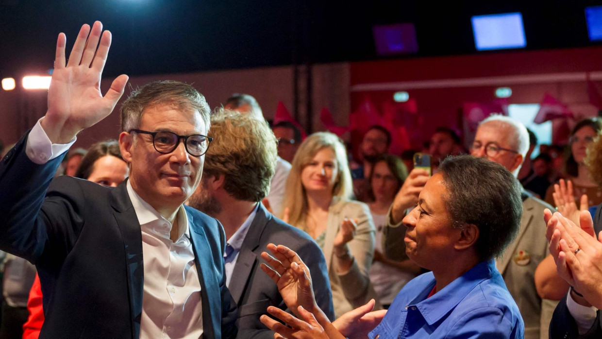 Im Amt bestätigt: Der Vorsitzende der französischen Sozialisten, Olivier Faure, am Sonntag während des Parteitages in Nancy