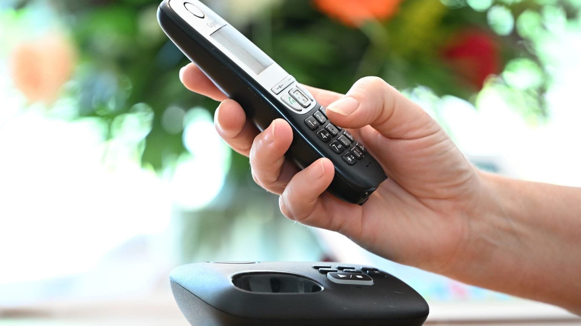 Deutsche steigen um: Festnetz-Telefon wird immer weniger genutzt. Deutsche steigen um: Festnetz-Telefon wird immer weniger genutzt.