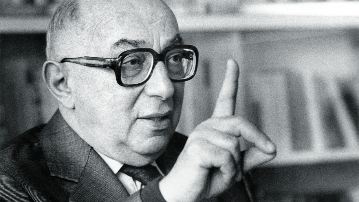 „Ein Mann des Dialogs und gleichwohl, ob er es will oder nicht, stets ein Einzelgänger“ (Marcel Reich-Ranicki): Hans Mayer, 1982