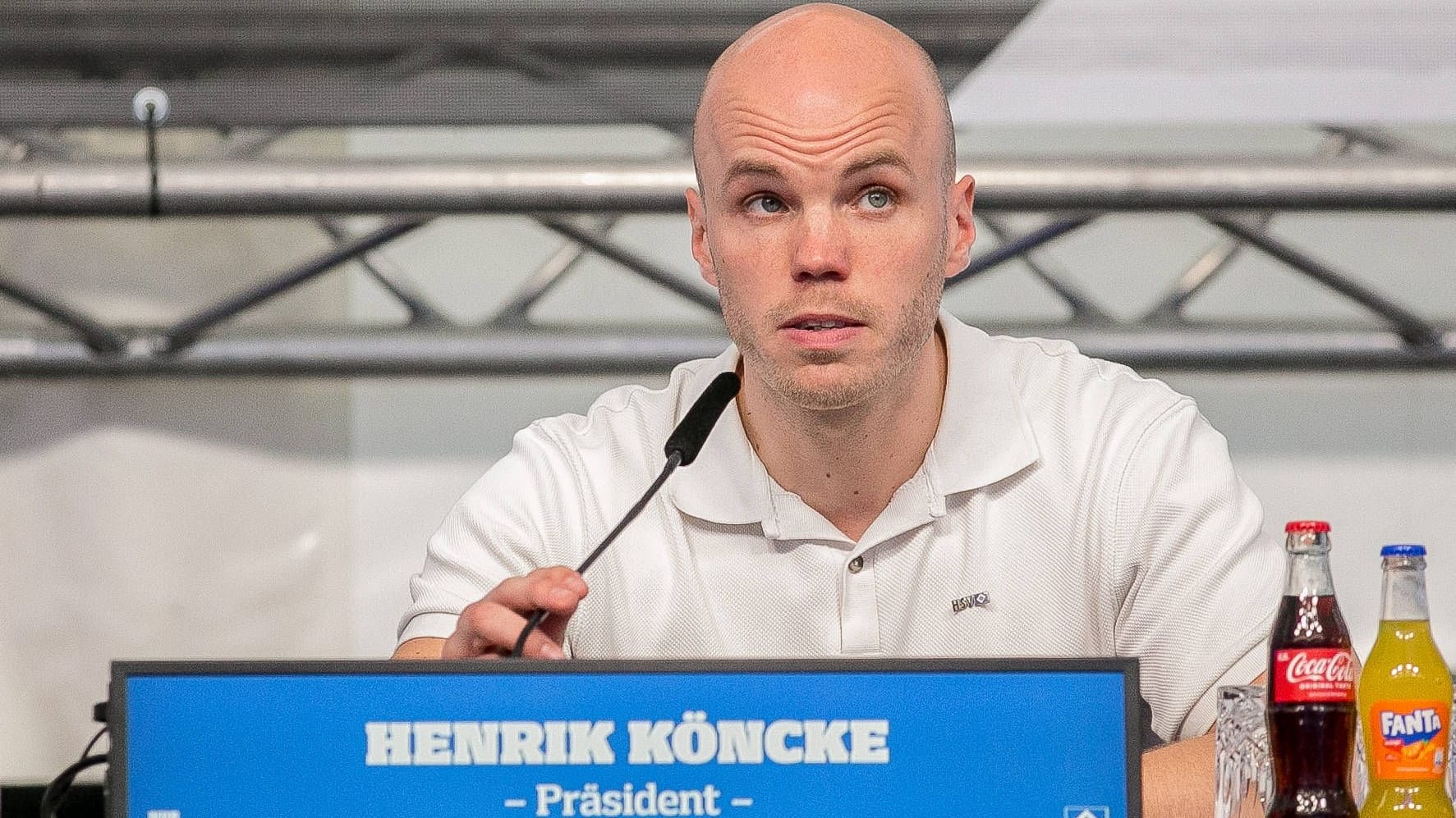 Henrik Köncke auf der Mitgliederversammlung: Der Ex-Ultra ist seit Samstag neuer HSV-Präsident. Henrik Köncke auf der Mitgliederversammlung: Der Ex-Ultra ist seit Samstag neuer HSV-Präsident.