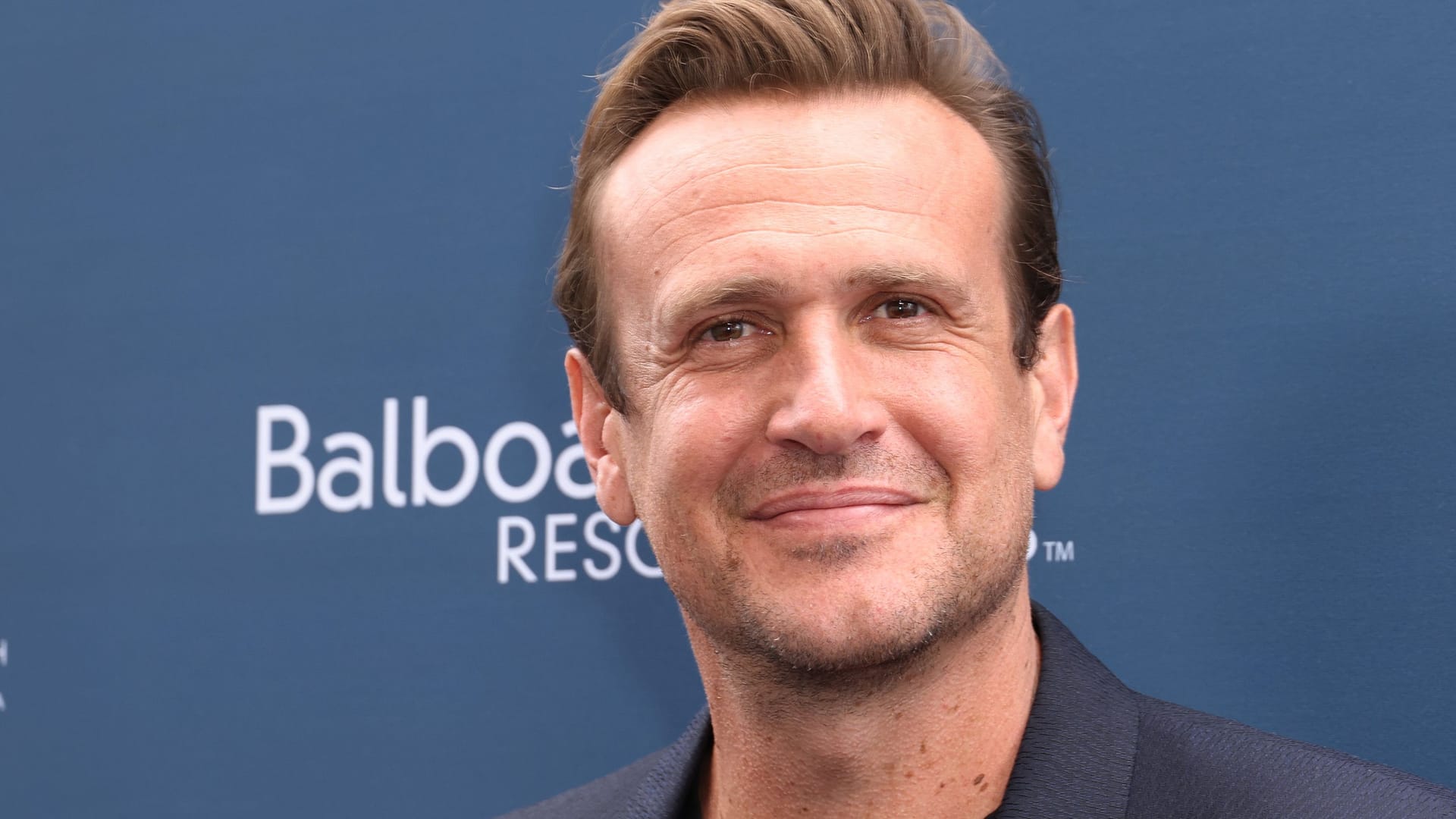 Jason Segel: Der Schauspieler und seine Partnerin wollen heiraten. Jason Segel: Der Schauspieler und seine Partnerin wollen heiraten.